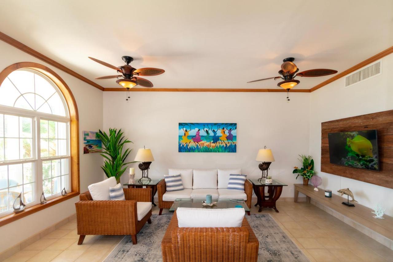 Tara Del Sol Resort San Pedro  Buitenkant foto